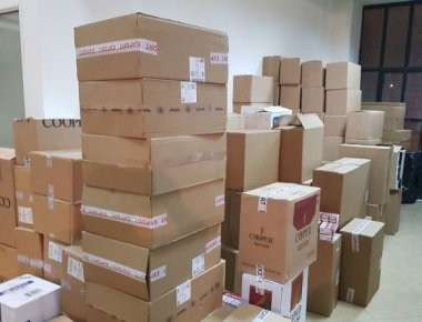 Σύλληψη 5 ατόμων με 1.332.582 λαθραία τσιγάρα από το Λιμεναρχείο Πειραιά (φωτό)